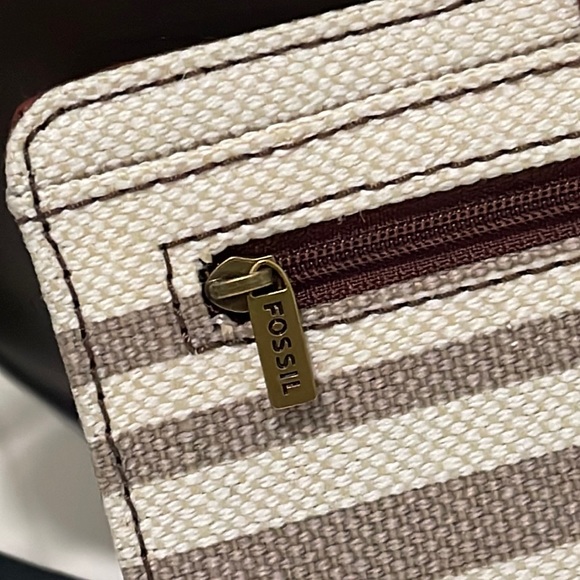 FOSSIL Women's  Clutch Wallet - Picture 5 of 8